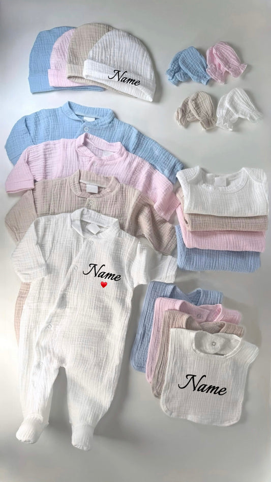 Photo kit naissance bébé brodé – idée cadeau naissance personnalisée, ensemble naissance 100% coton pour bébé avec prénom brodé