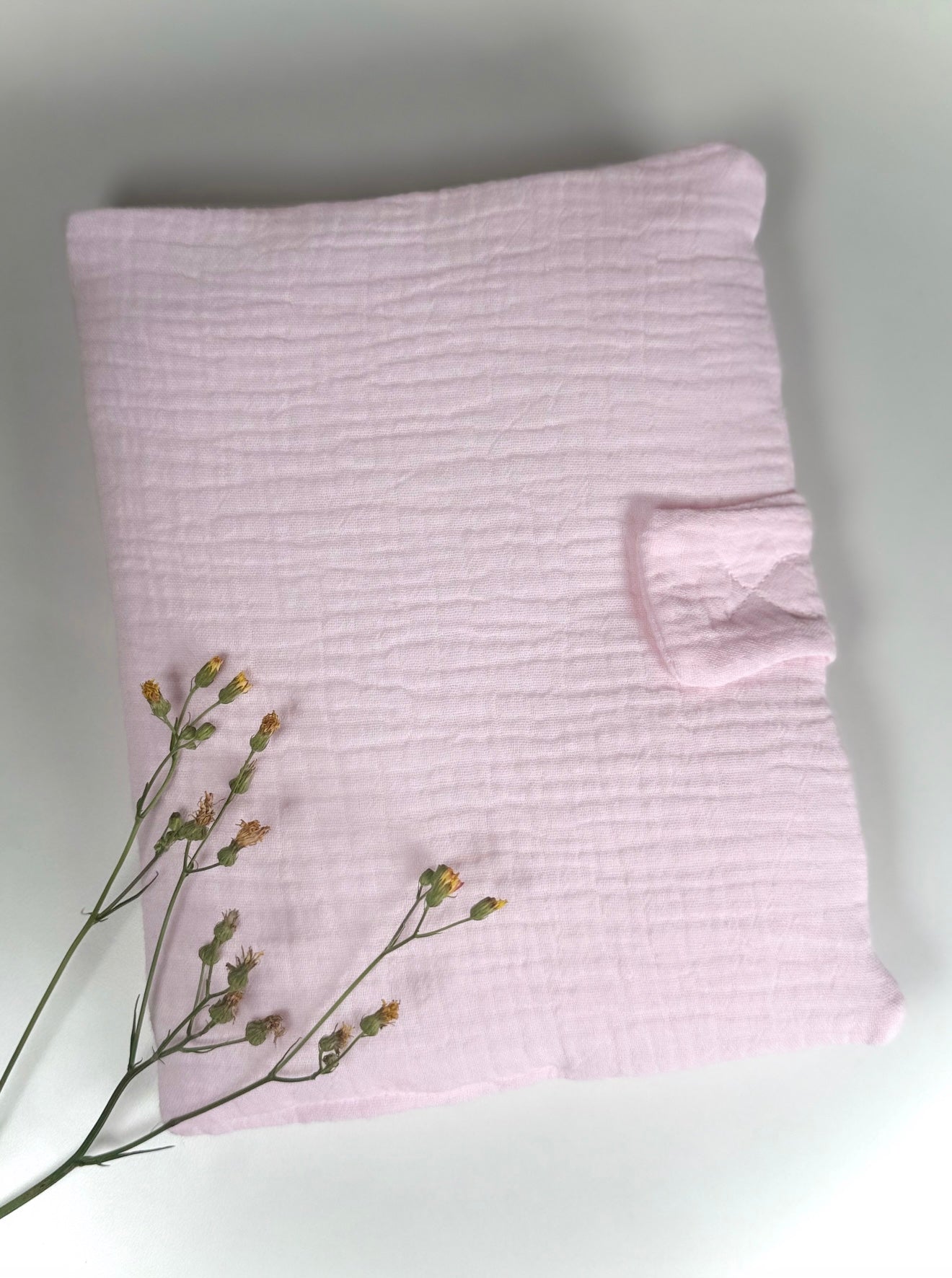 carnet de santé prénom brodé cadeau naissance rose pale
