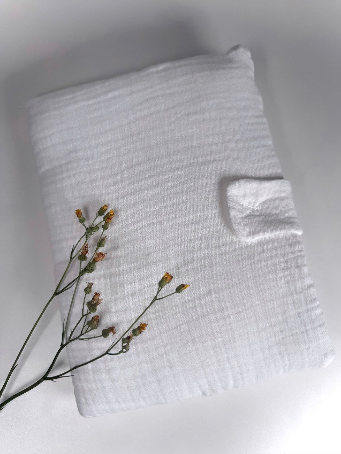 carnet santé gaze oeko-tex broderie prénom blanc pur