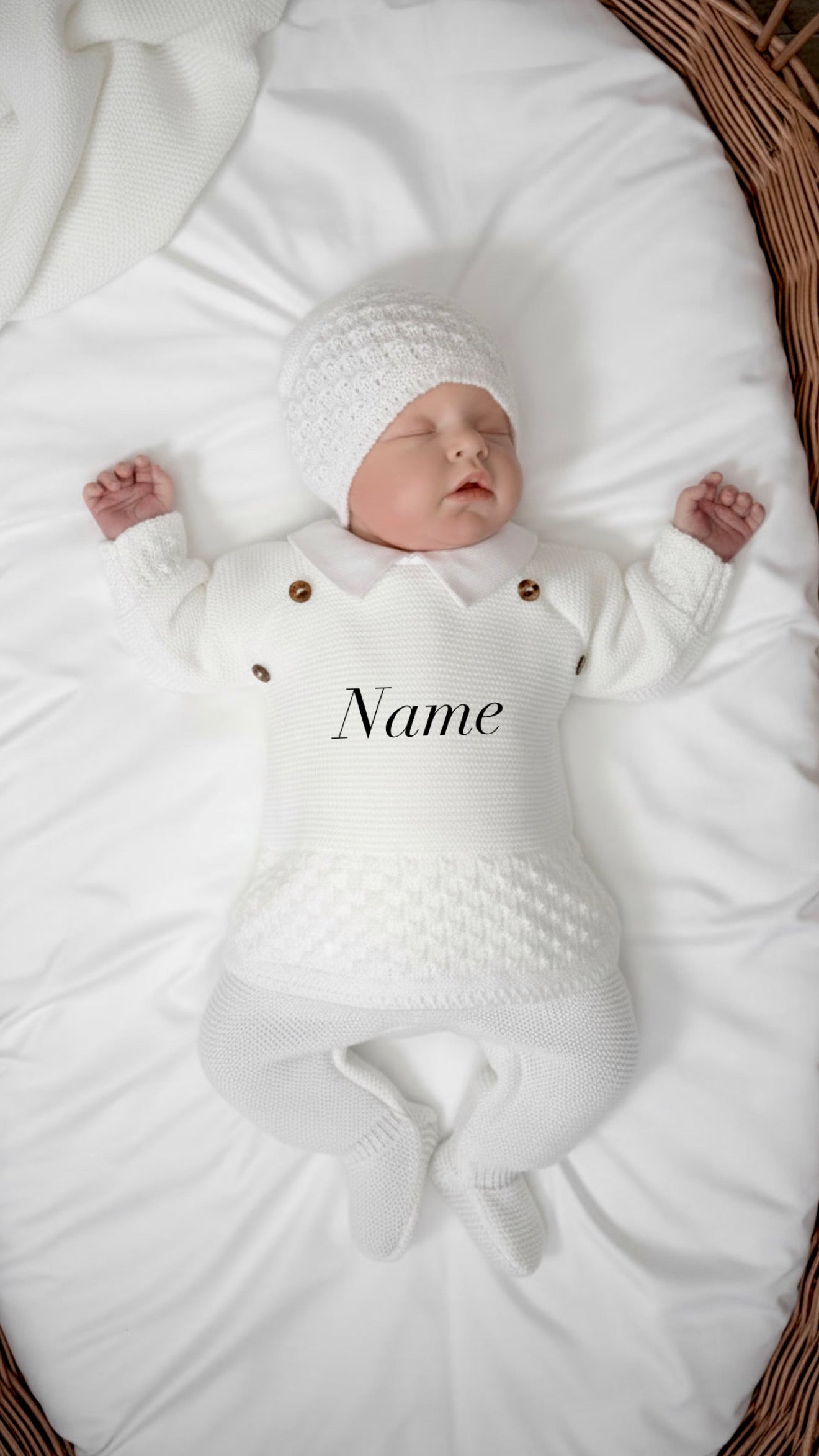 đ§”Tenue de naissance personnalisĂ©e blanc brodĂ©e au prĂ©nom de bĂ©bĂ©