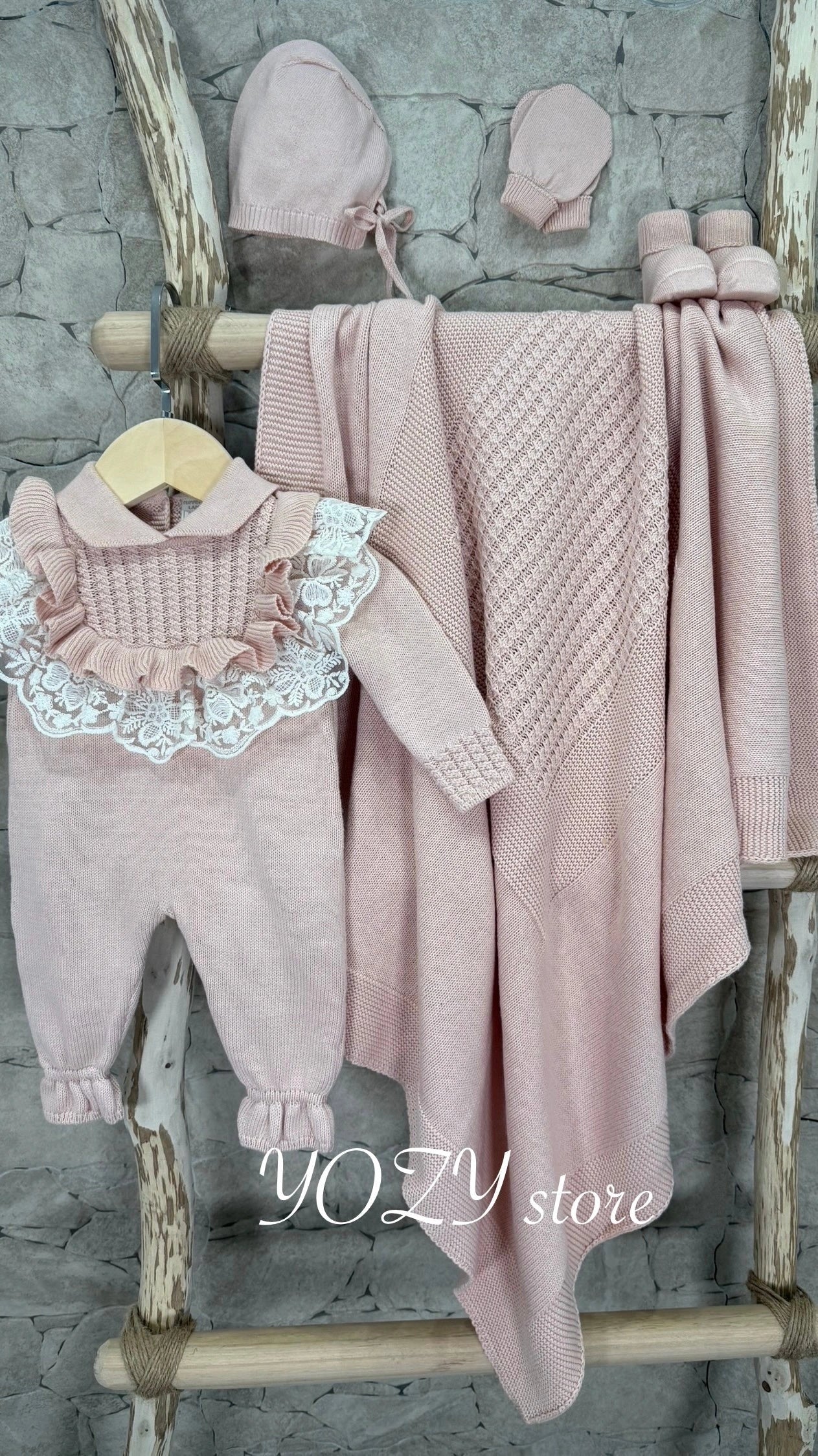 combinaison bonnet chaussons gants couverture tricot bébé fille en coton bio