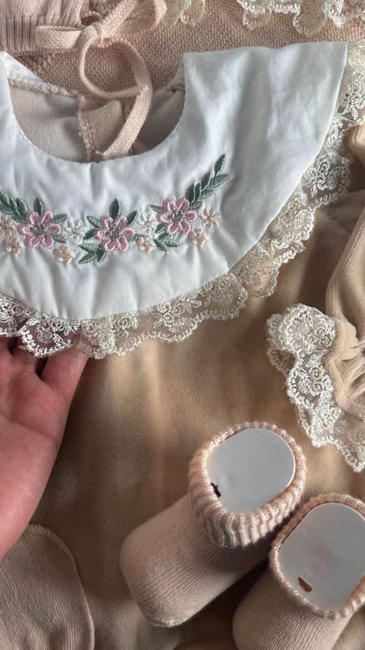 Coffret cadeau de naissance pour bébé fille avec 5 pièces assorties tricot et velours