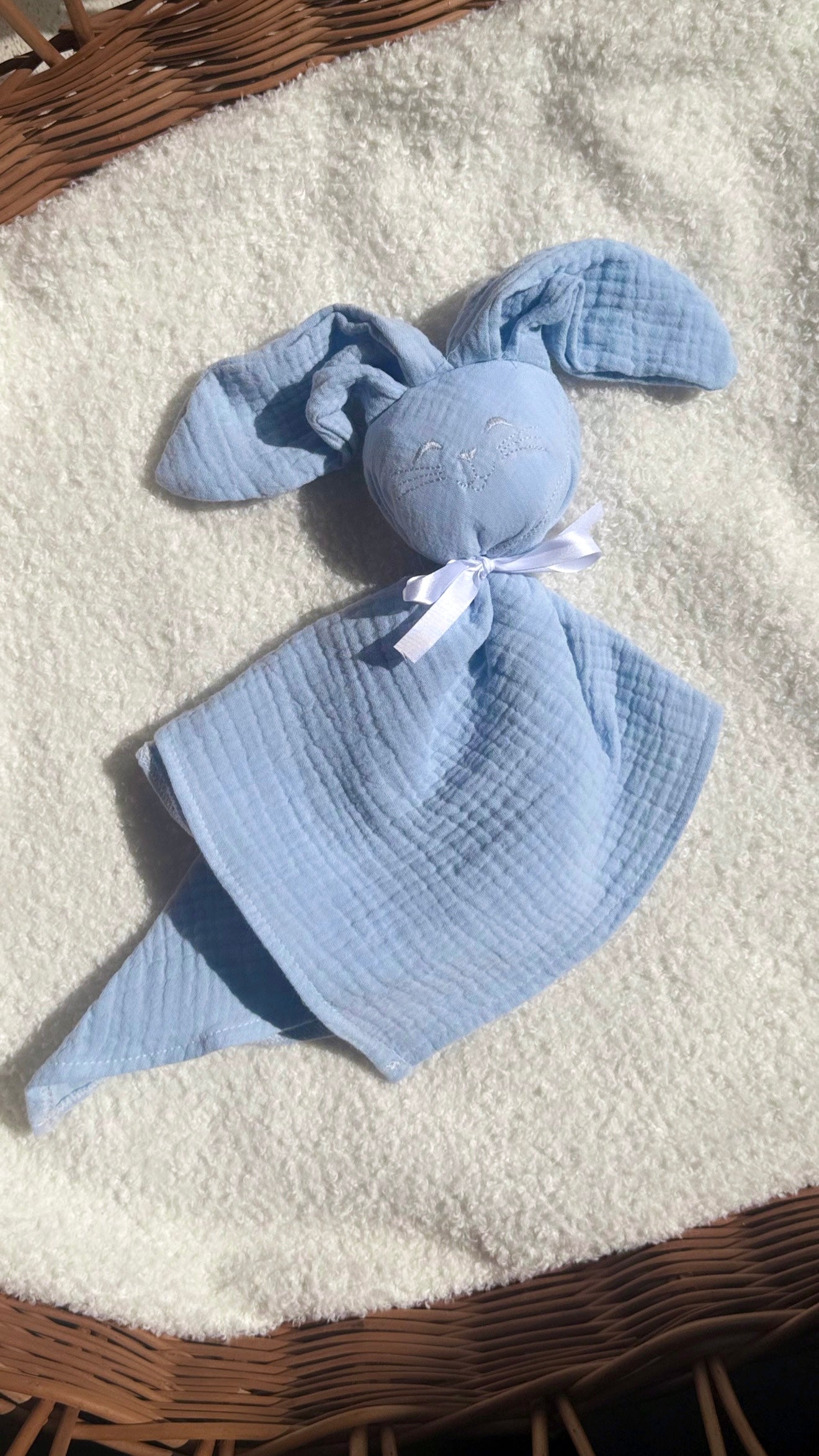 Lapin en gaze de coton personnalisé – idée cadeau maternité pour bébé garçon-bleu