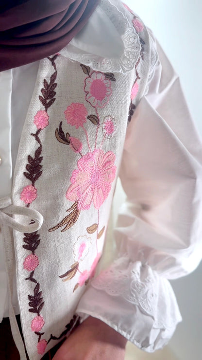 [Premium]  Gilet sans manche brodé - crème