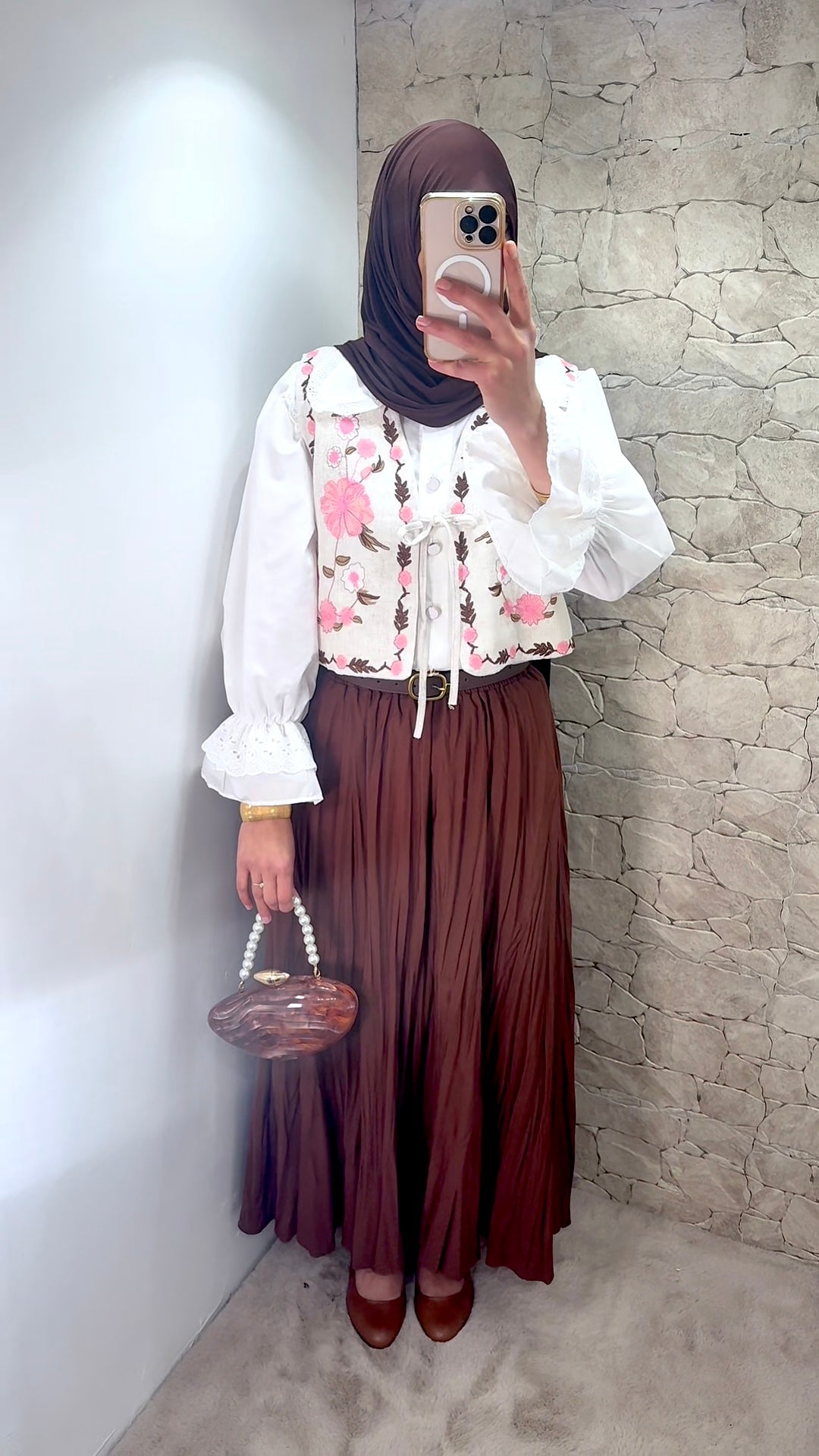 [Premium]  Gilet sans manche brodé - crème