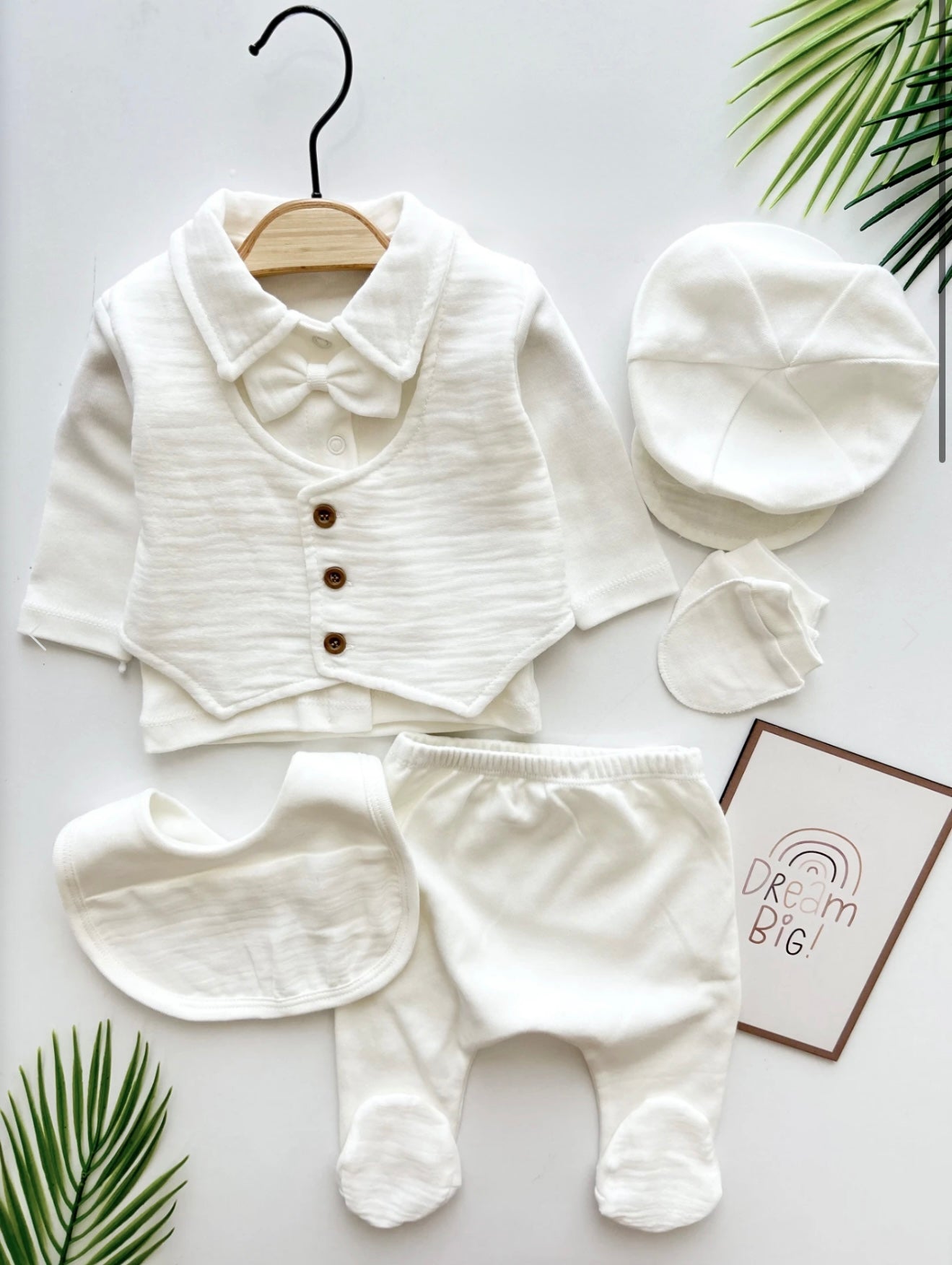 [Premium] Ensemble naissance garçon 100% coton bio blanc – Haut, pantalon, casquette, gants et bavoir – 0-3 mois