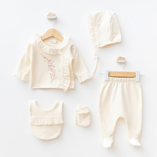 Ensemble naissance fille 5 pièces crème en coton bio 0-3 mois avec haut, pantalon, bonnet, gants et bavoir
