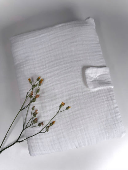 carnet santé gaze oeko-tex broderie prénom blanc pur