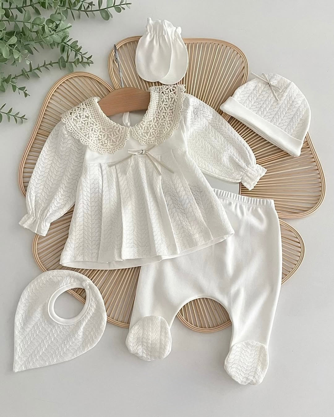 [Gamme Premium] Ensemble bébé fille 5 pièces – Blanc coton (0-3 mois)