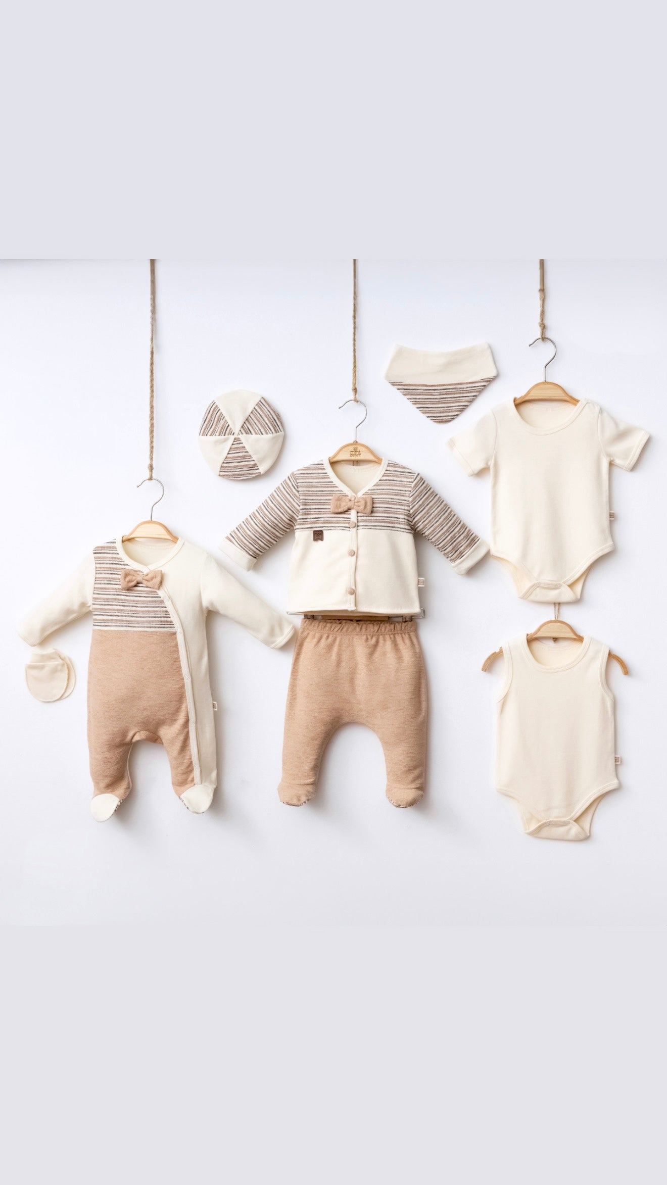 [Premium] Ensemble naissance garçon 100% coton bio beige - 8 pièces – 0-3 mois