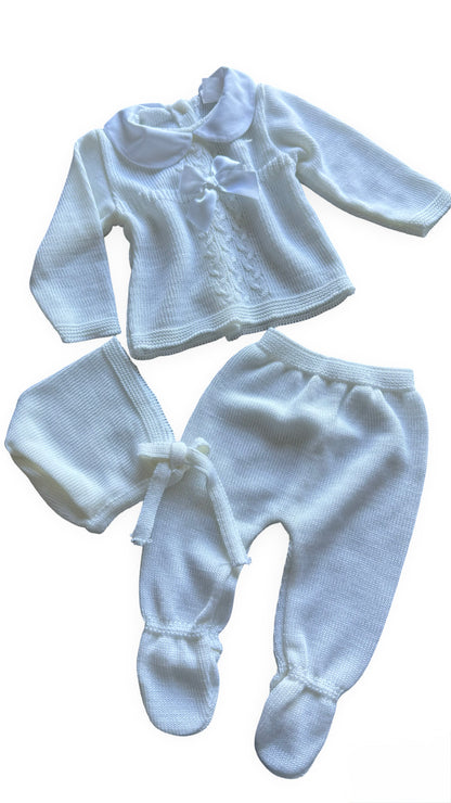 Ensemble naissance fille 3 pièces en tricot écru – Léger, doux et raffiné – 0-3 mois