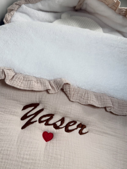 Chancelière personnalisée en broderie avec le prénom de bébé 