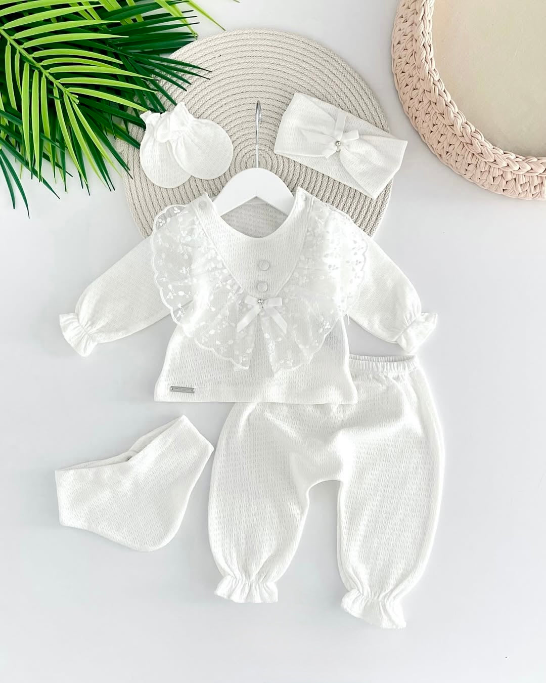 [Gamme Premium] Ensemble bébé fille 5 pièces – Blanc coton (0-3 mois)