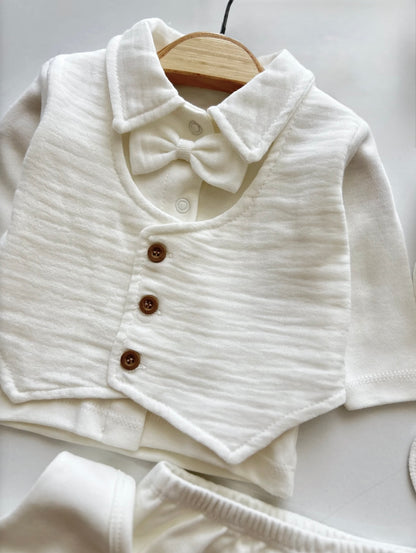 [Premium] Ensemble naissance garçon 100% coton bio blanc – Haut, pantalon, casquette, gants et bavoir – 0-3 mois