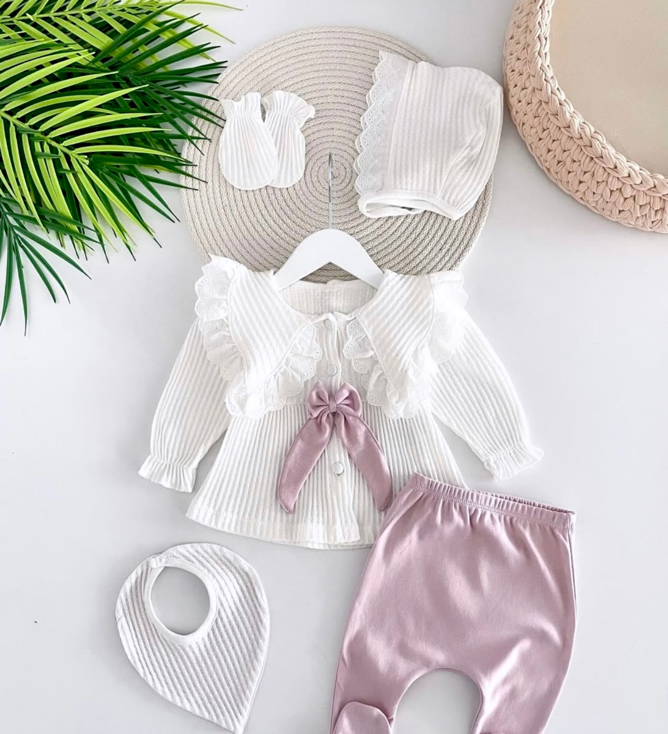 [Gamme Premium] Ensemble bébé fille 5 pièces – Blanc et lilas coton bio (0-3 mois)