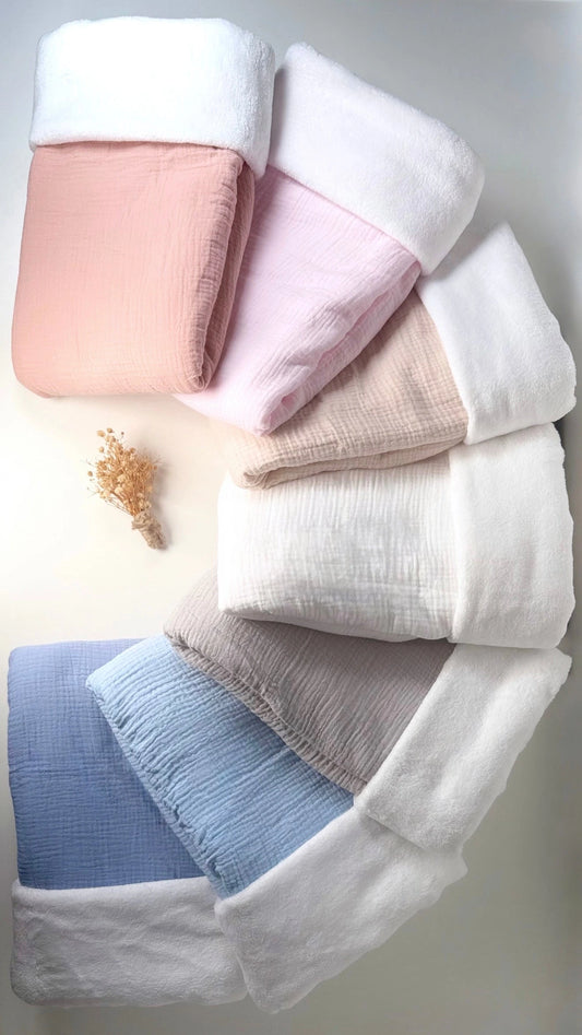 Couverture personnalisée avec le prénom de bébé en gaz de coton et polaire 