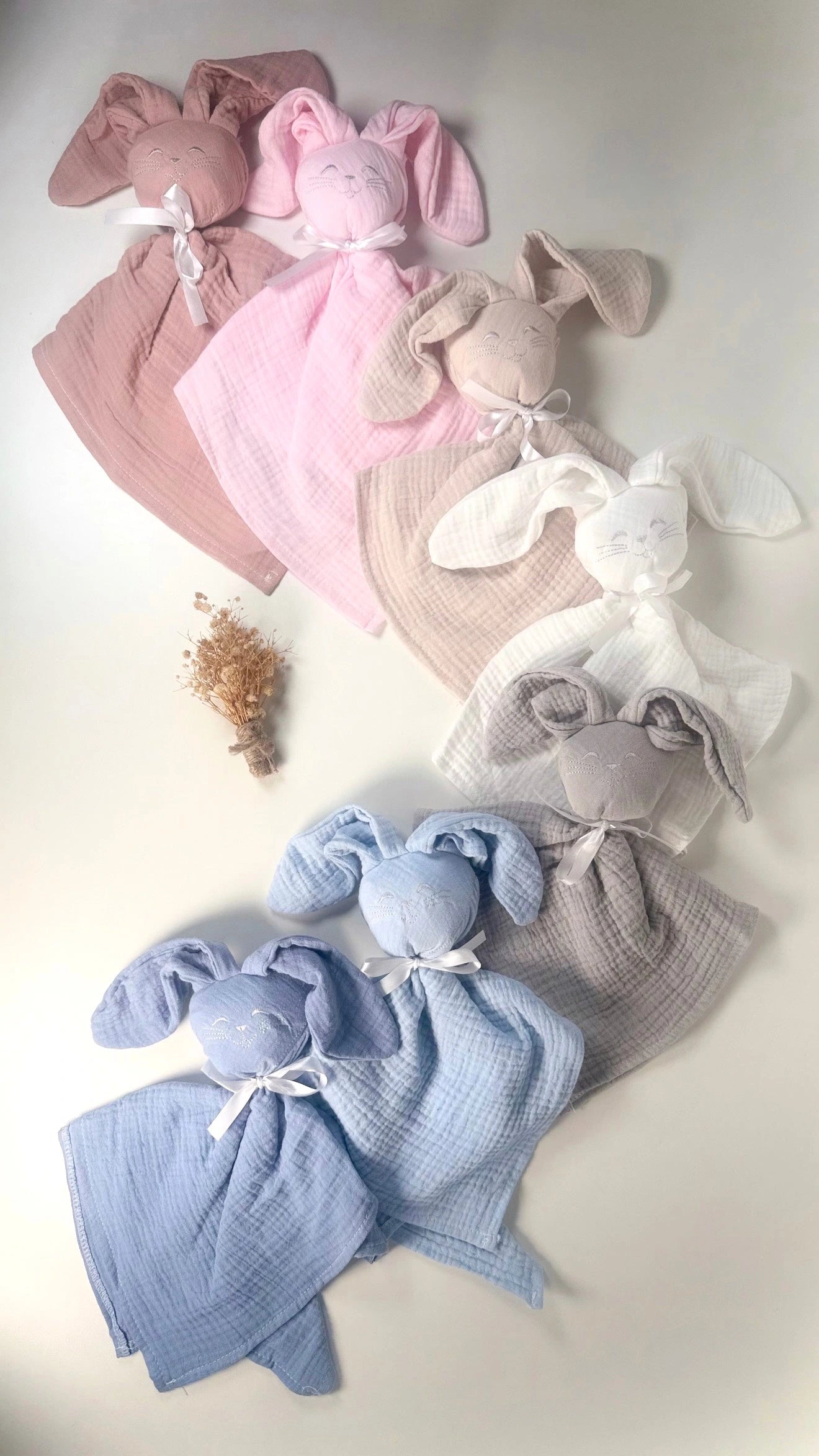 Doudou lapin personnalisé en coton avec prénom brodé pour bébé