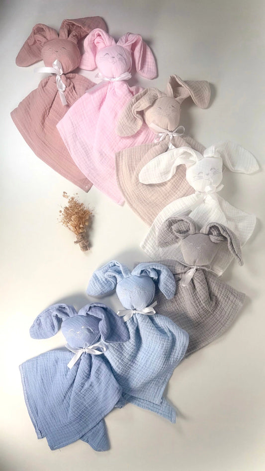 Doudou lapin personnalisé en coton avec prénom brodé pour bébé