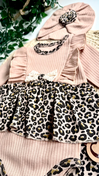 Haut robe, pantalon et bonnet léopard en coton bio pour bébé fille
