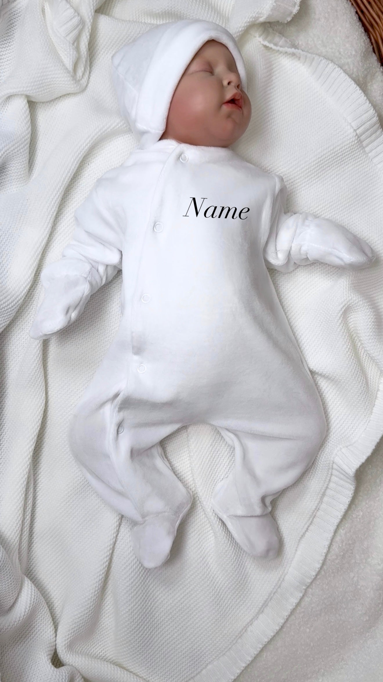 Ensemble naissance personnalisé en broderie avec le prénom de bébé taille 0-3 mois