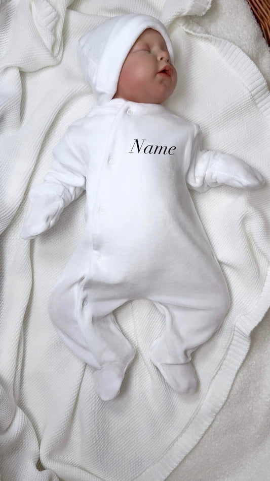 Ensemble naissance personnalisé en broderie avec le prénom de bébé taille 0-3 mois