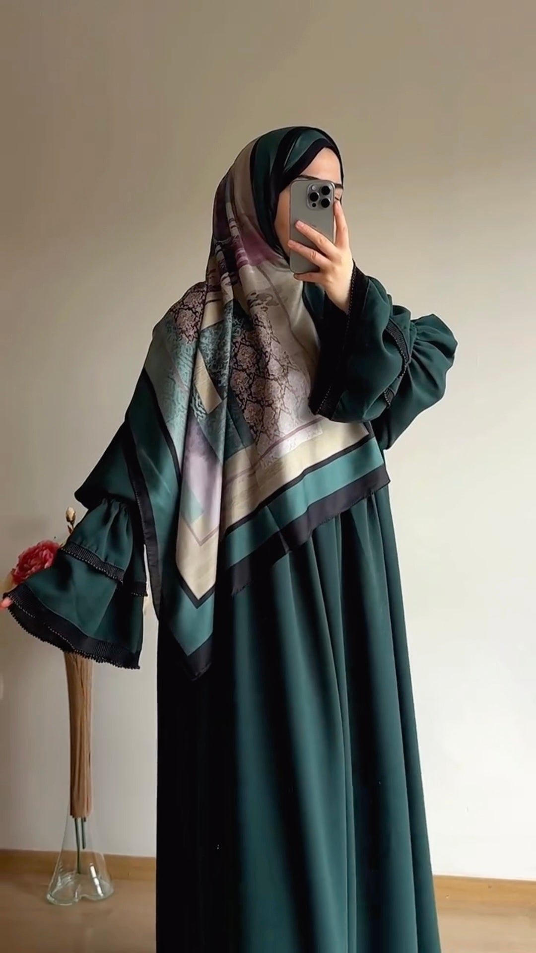 [Haute couture] Abaya manches fleur perlées - vert émeraude