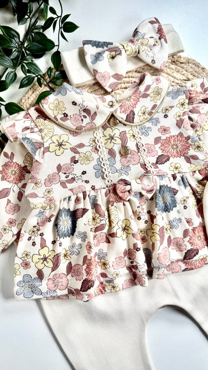 Coffret cadeau ensemble naissance fille beige et doré en coton bio 5 pièces