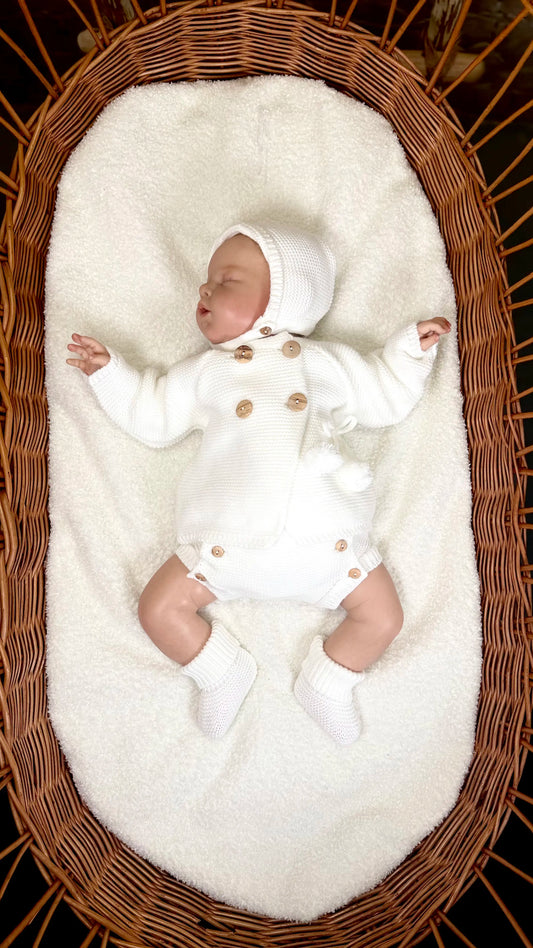 Ensemble naissance mixte blanc ou beige pour bébé – bonnet, gilet, culotte et chaussons – taille 0 à 12 mois