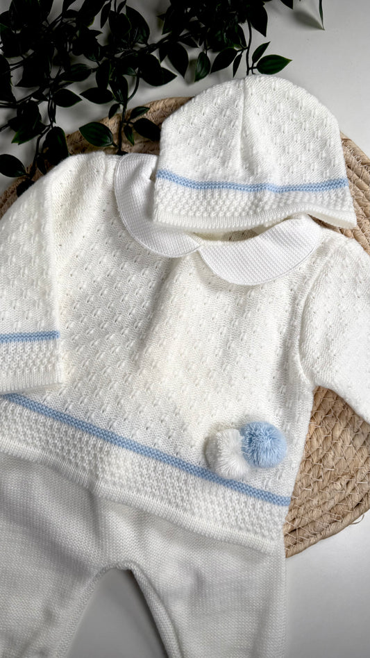 Ensemble naissance garçon en maille blanc et bleu 0-3 mois, 3 pièces avec bonnet, pantalon et haut certifié OEKO-TEX®