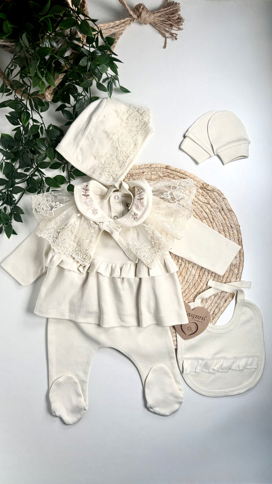 Ensemble naissance fille 6 pièces beige avec dentelle en coton bio 0-3 mois