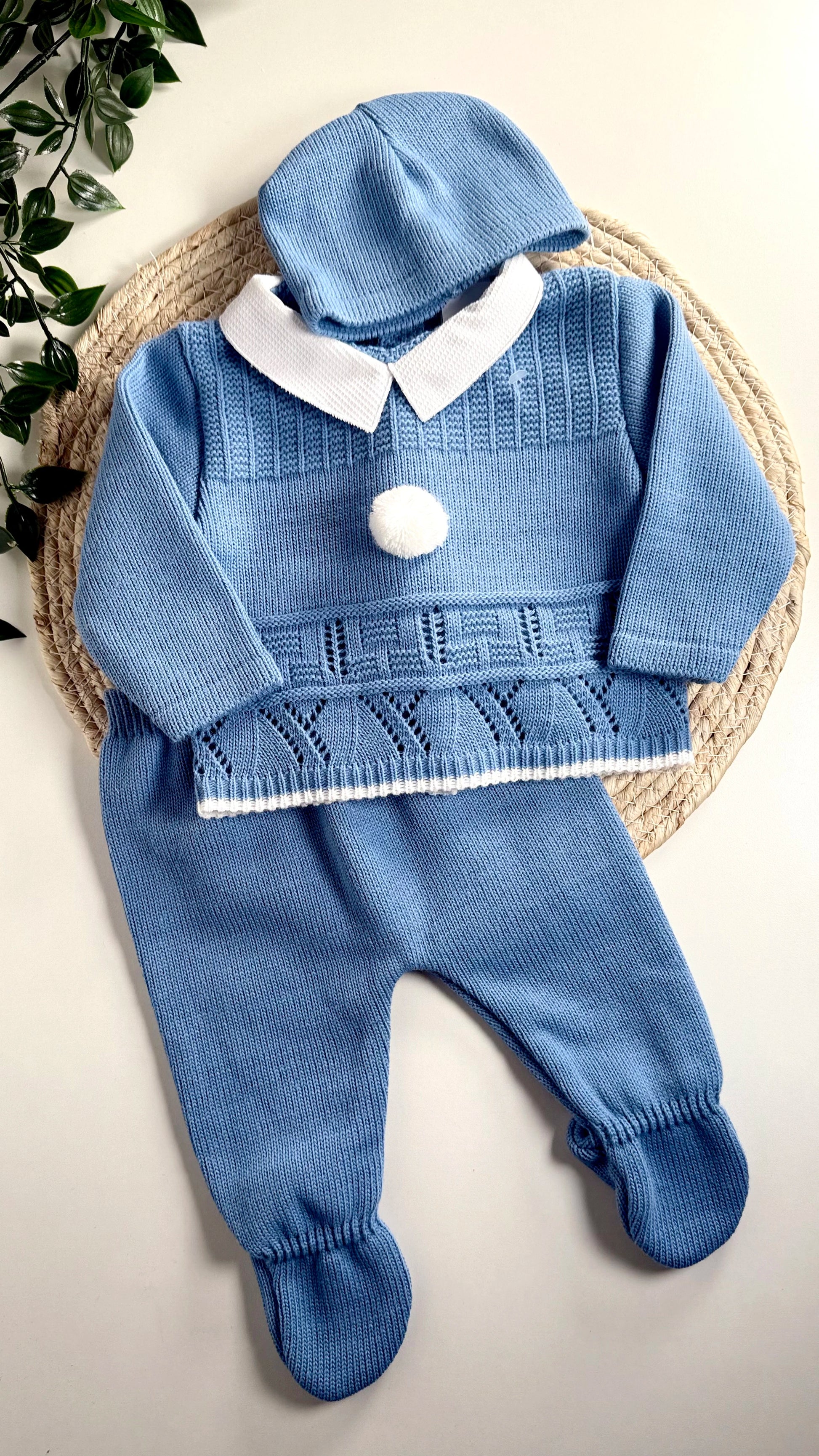 Ensemble naissance en maille 3 pièces 0-3 mois avec bonnet, pantalon et haut, fabriqué en Europe et certifié OEKO-TEX®