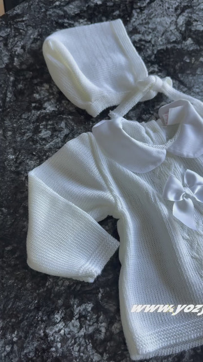 Ensemble naissance fille 3 pièces en tricot écru – Léger, doux et raffiné – 0-3 mois
