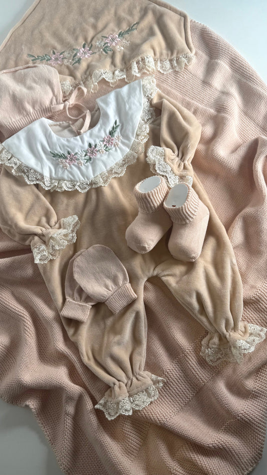Ensemble naissance fille 0-3 mois en coton biologique beige, doux et hypoallergénique